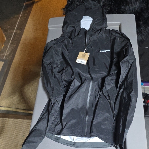 Patagonia Men's Black Raincoat